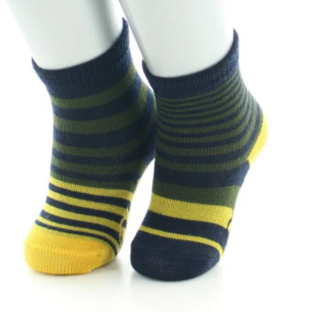 Hot Berthe Aux Grands Pieds Chaussettes bébé laine peignée rayures asymétriques bleu marine, kaki et jaune