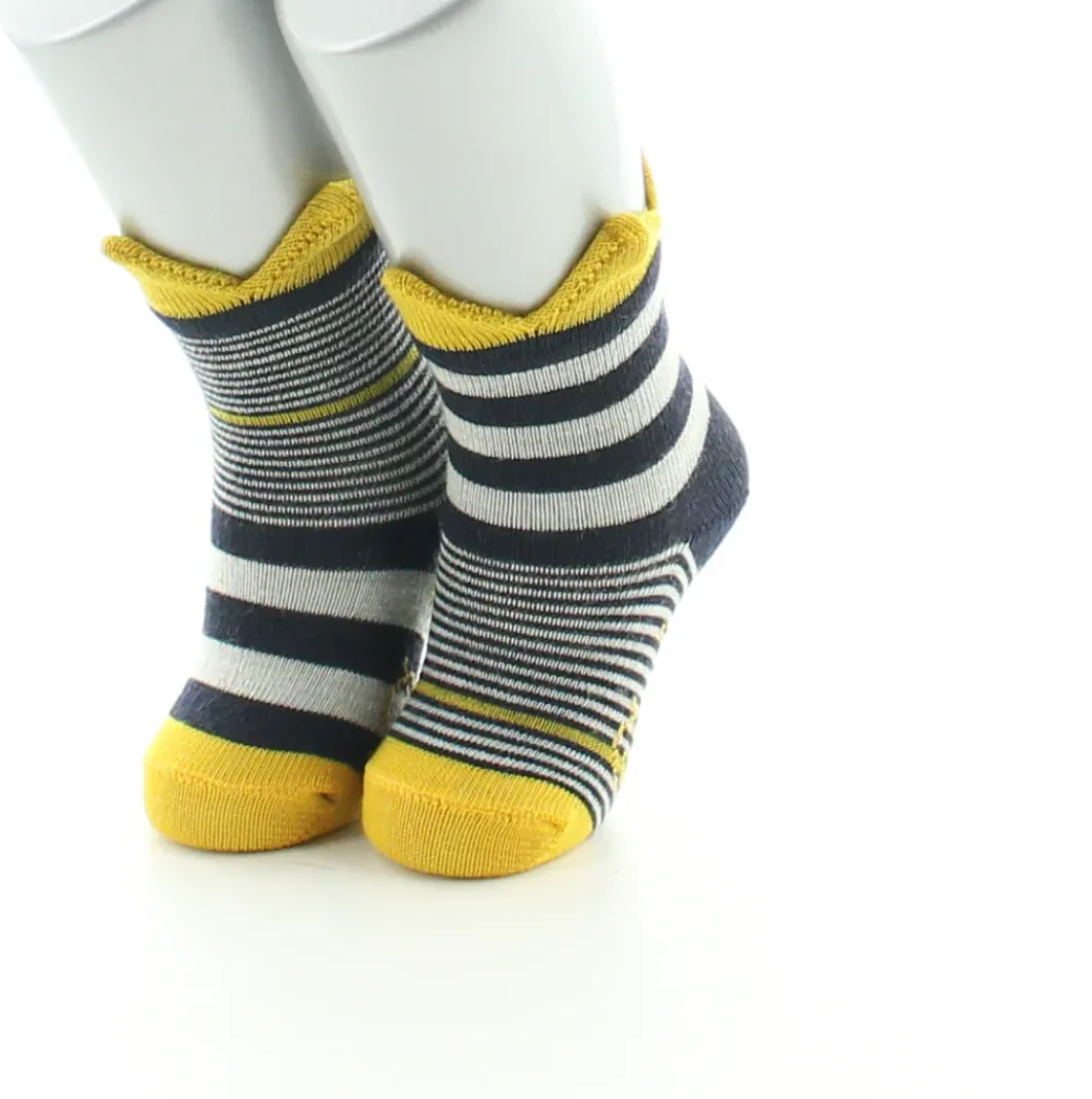 Fashion Berthe Aux Grands Pieds Chaussettes enfant laine peignée couronne jaune