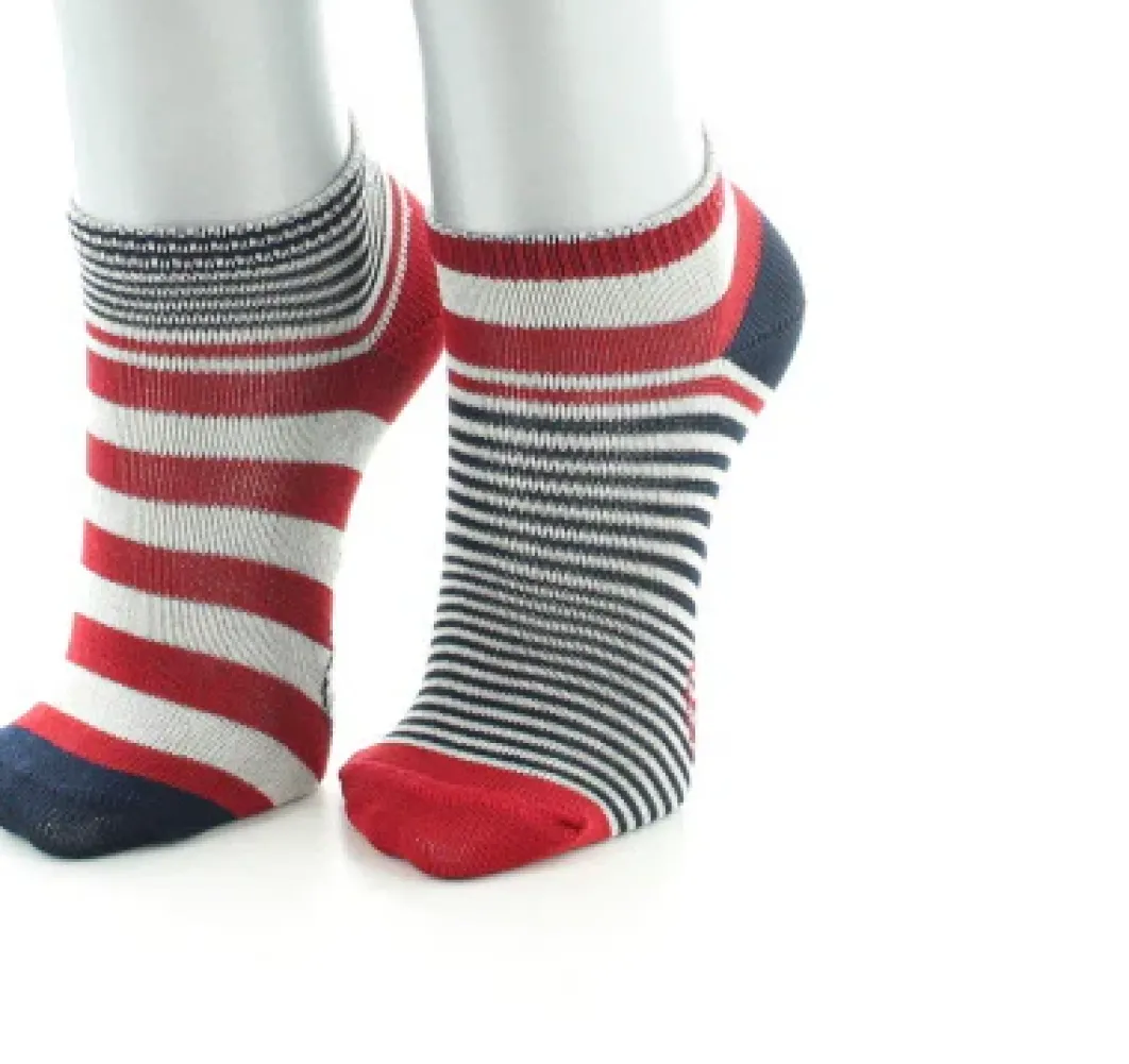 Hot Berthe Aux Grands Pieds Chaussettes Enfant Rayures Asymétriques