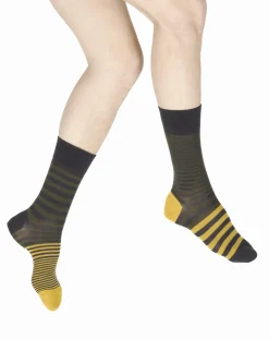 Outlet Berthe Aux Grands Pieds Chaussettes homme laine peignée rayures asymétriques bleu marine, kaki et jaune