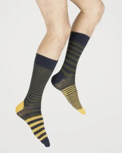 Fashion Berthe Aux Grands Pieds Chaussettes homme laine peignée rayures asymétriques bleu marine, kaki et jaune