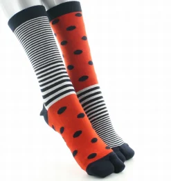 New Berthe Aux Grands Pieds Chaussettes Tabi en coton pois et rayures asymétriques