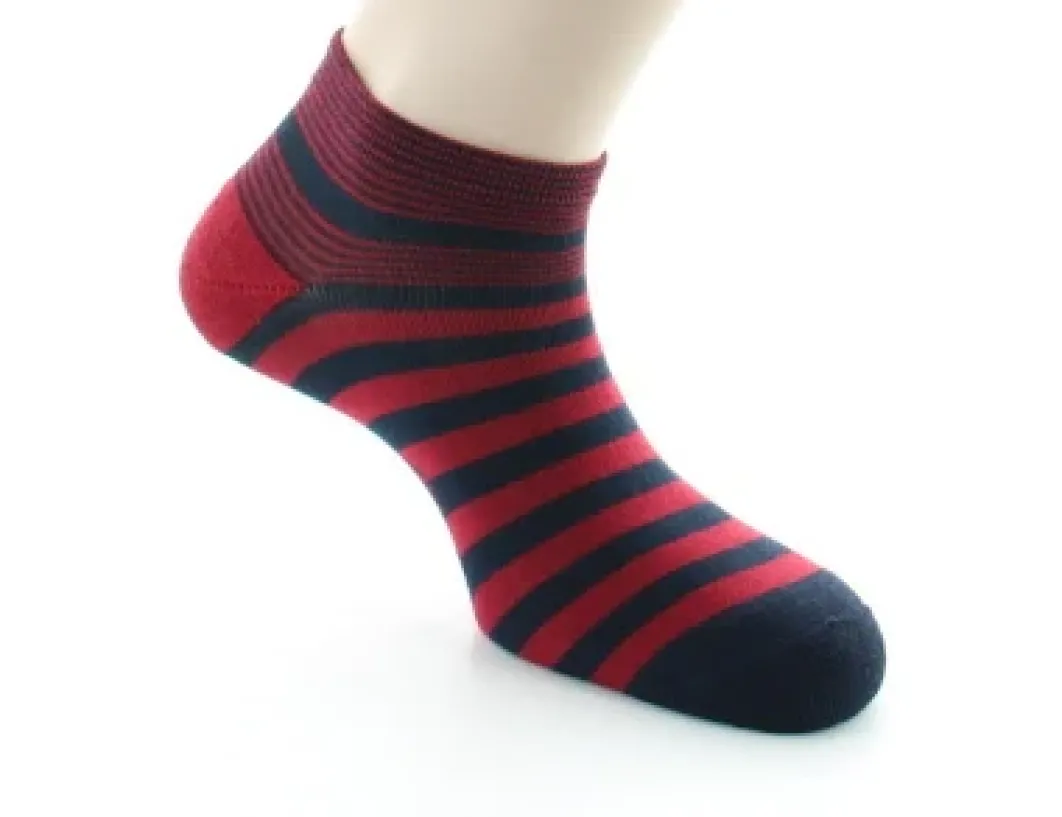 Sale Berthe Aux Grands Pieds Socquettes de sport rayées Marine et Rouge