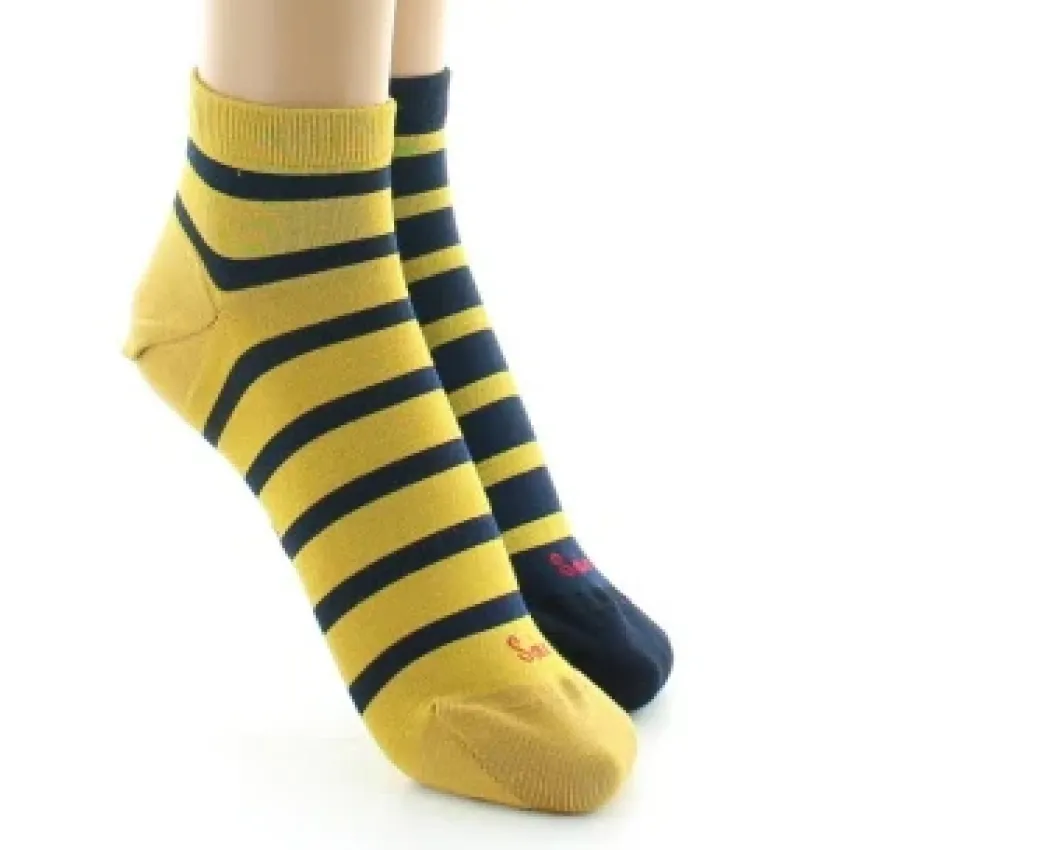 Sale Berthe Aux Grands Pieds Socquettes en soie rayées asymétriques Moutarde et Marine