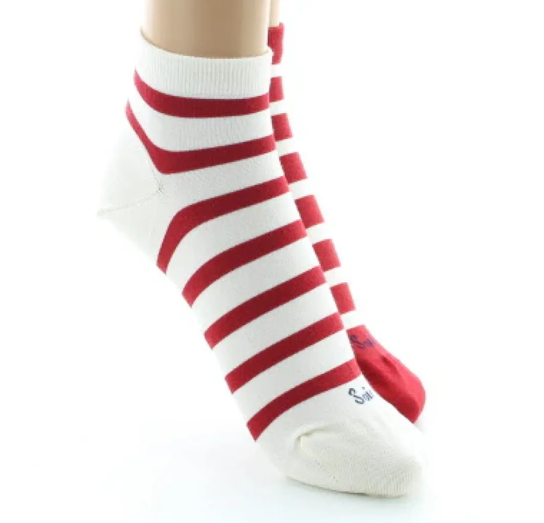Clearance Berthe Aux Grands Pieds Socquettes en soie rayées asymétriques Rouge et Ecru