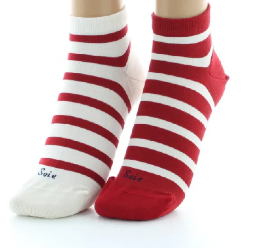 Clearance Berthe Aux Grands Pieds Socquettes en soie rayées asymétriques Rouge et Ecru