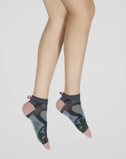 Hot Berthe Aux Grands Pieds Socquettes Femme Reflet d'un Arbre